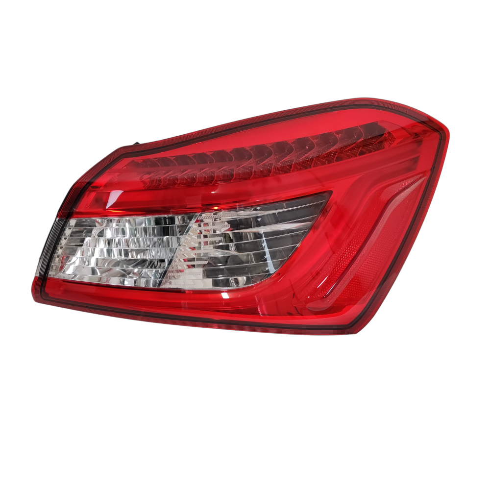 Maserati Ghibli M157 Right Rear Outer Tail Light OEM 670008481