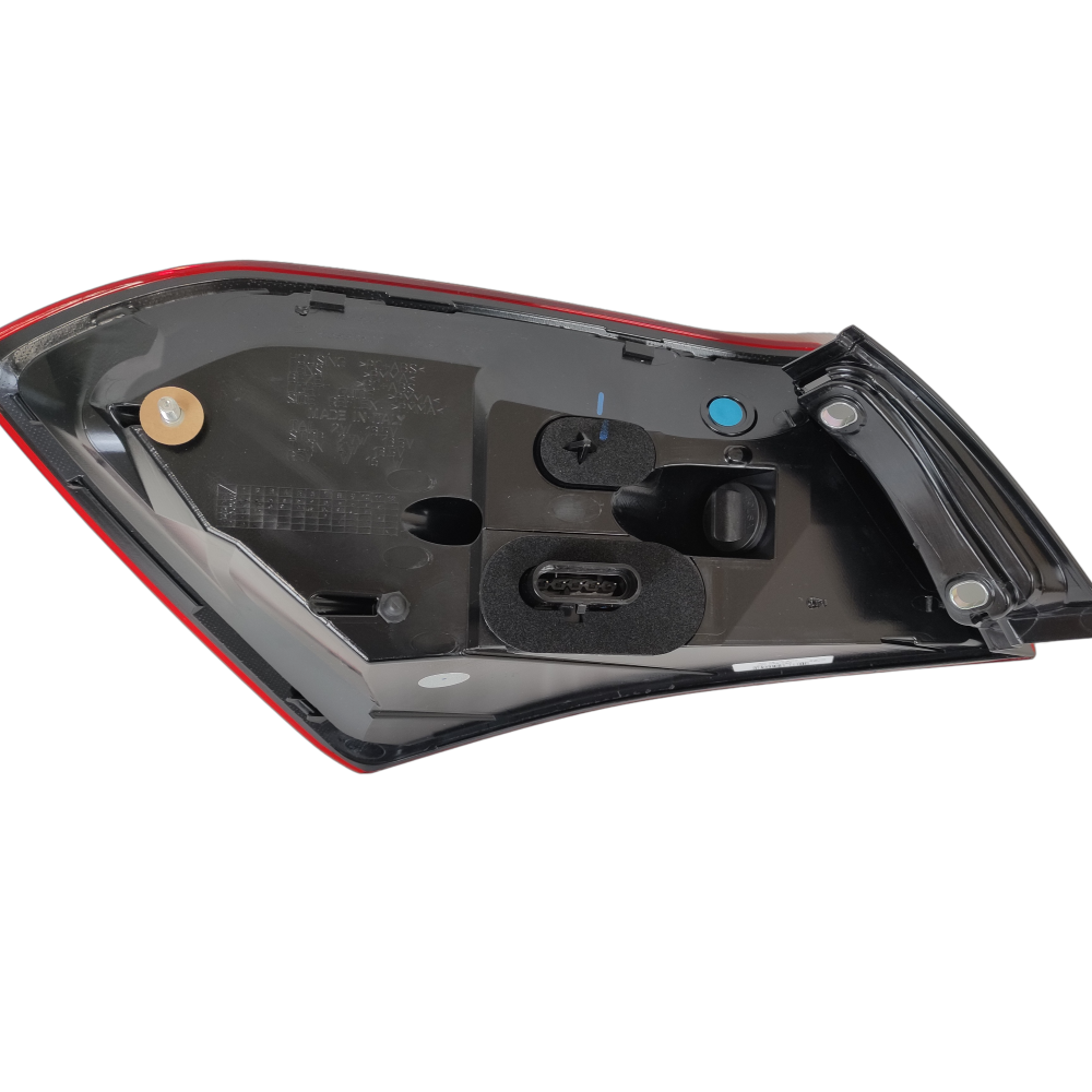 Maserati Ghibli M157 Right Rear Outer Tail Light OEM 670008481