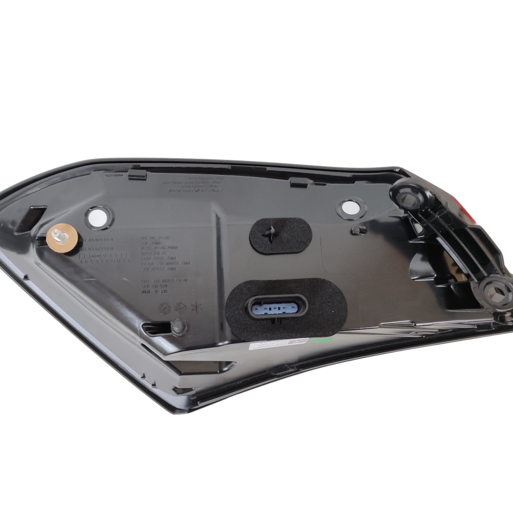 Maserati Ghibli M157 Facelift Right Rear Outer Tail Light OEM 6701586880