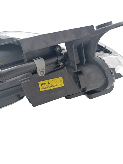 Maserati Quattroporte LH Front Headlight OEM 670104199