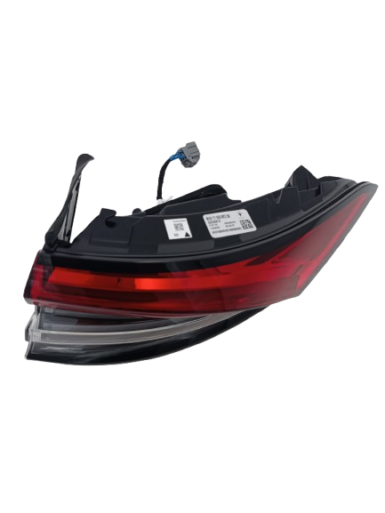 Maserati Levante RH Taillight Fixed Side OEM 670155094
