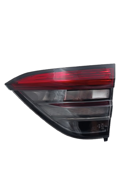 Maserati Levante RH Taillight Mobile Side OEM 670155102