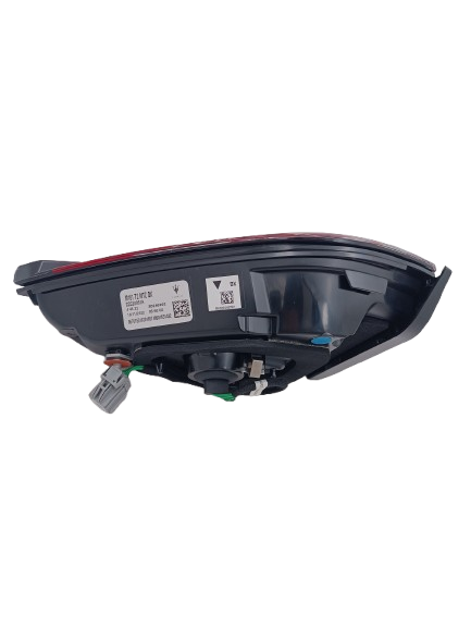 Maserati Levante RH Taillight Mobile Side OEM 670155102