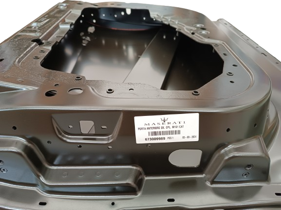 Maserati Levante Cpl RH Front Door OEM 673009989